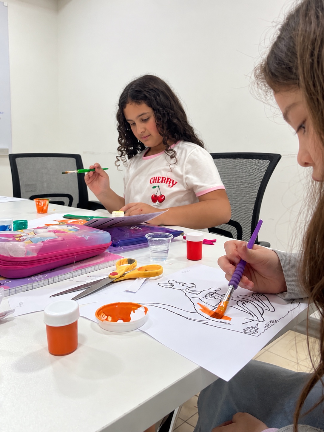 Actividad creativa en clase para niños